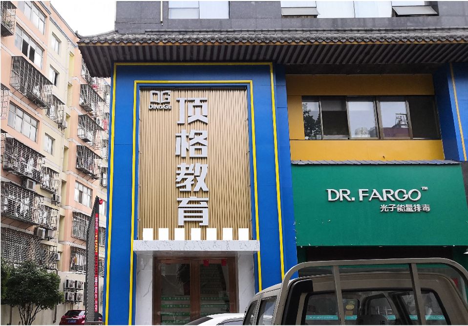 双峰门头设计要符合门店特色。