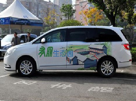 双峰户外车贴喷绘如何保持效果?